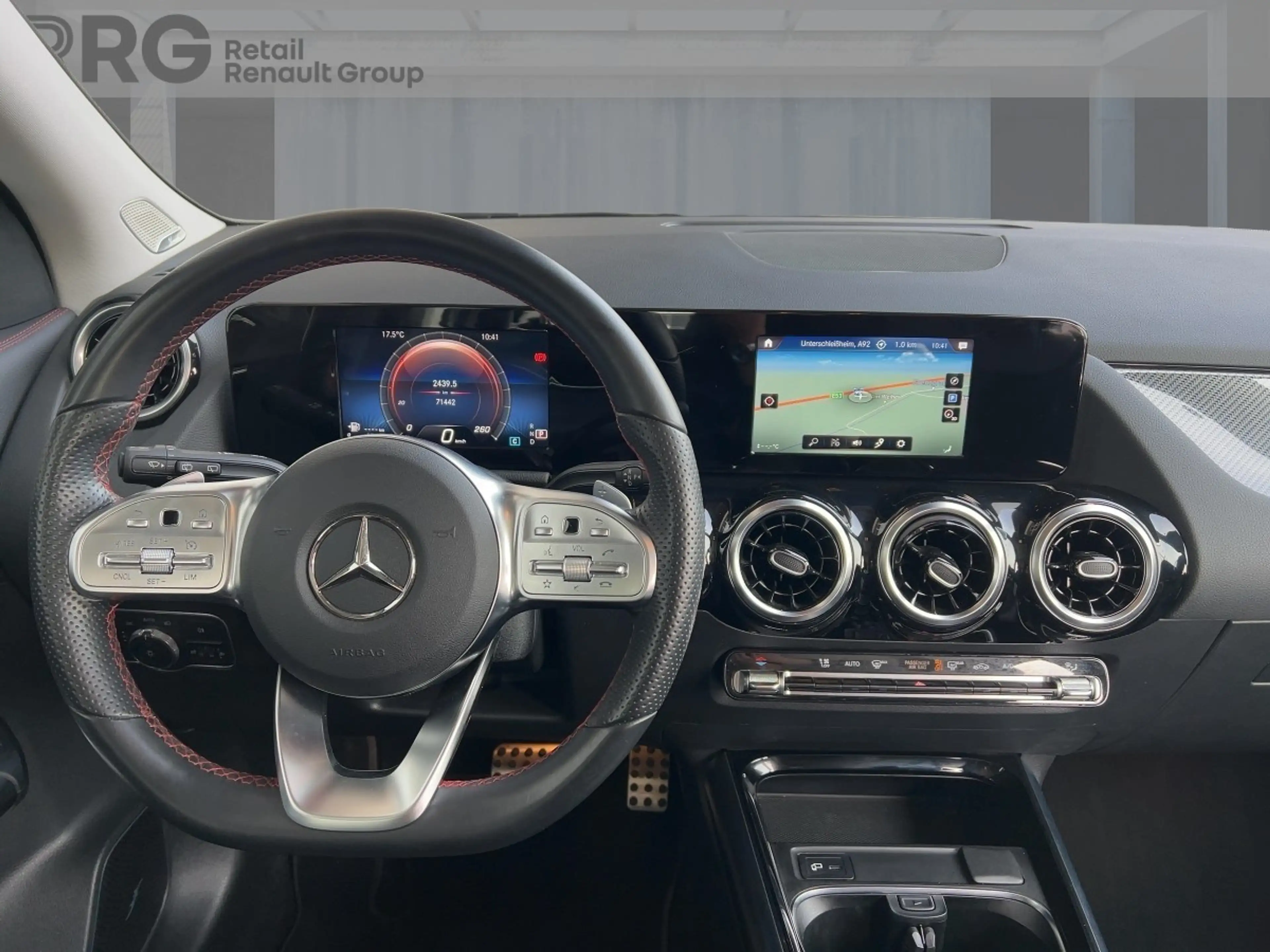Mercedes-Benz GLA 200 200 AMG Line — photo 12