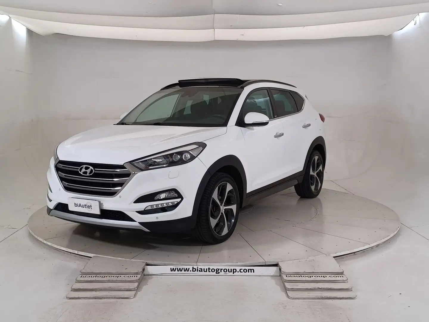 Hyundai TUCSON 2015 Diesel 1.7 crdi Xpossible 2wd 141cv dct Bianco - 1