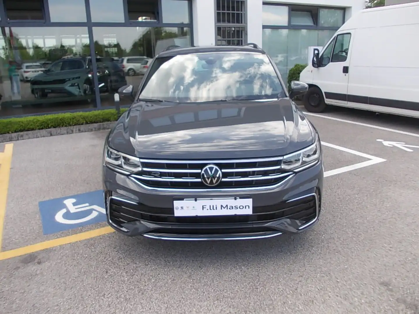 Volkswagen Tiguan Tiguan 1.5 tsi R-Line 150cv dsg Grigio - 2
