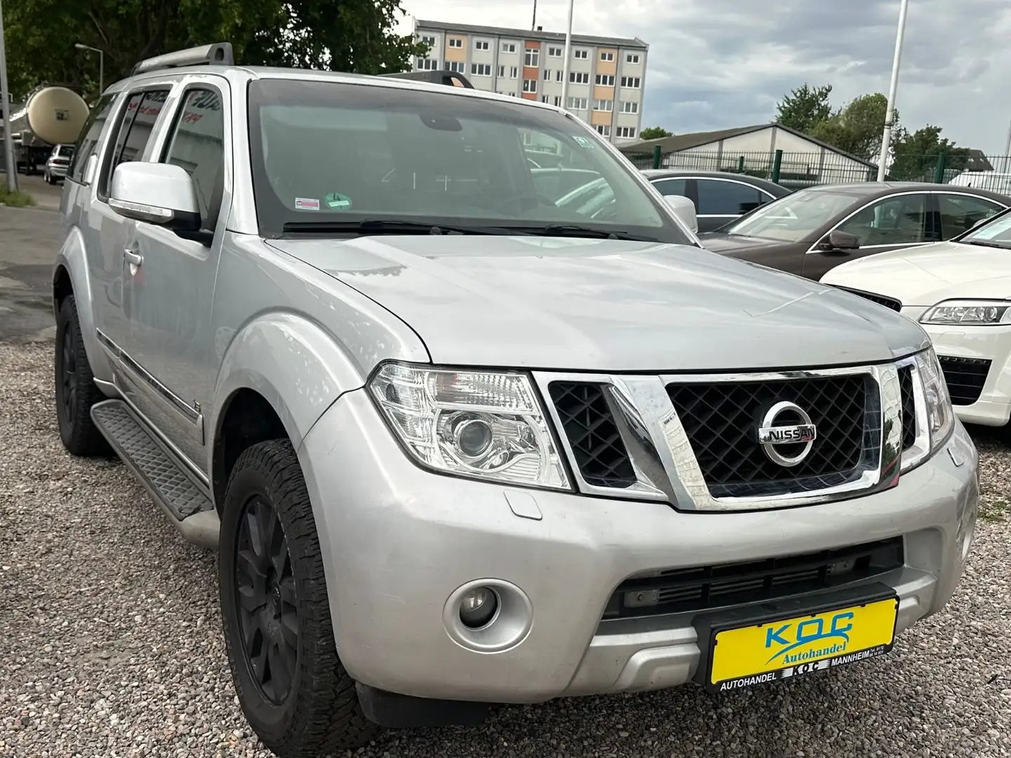 Nissan Pathfinder 2.5 dCi Comfort Grau - 1