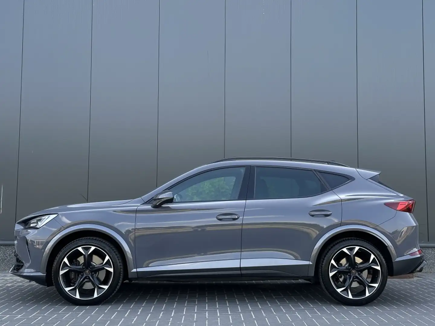 CUPRA Formentor 2.0 TSI VZ 4DRIVE 310pk NIEUWSTAAT ACC ECC CAMERA Grijs - 2