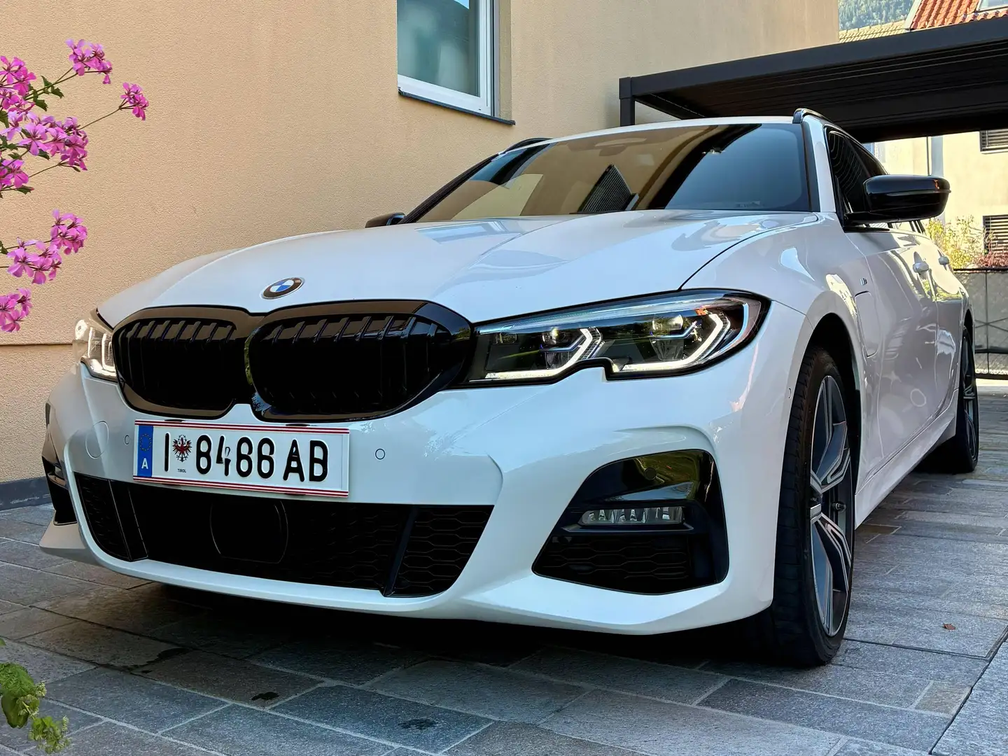 BMW 330 330e PHEV xDrive Touring Aut. Weiß - 2