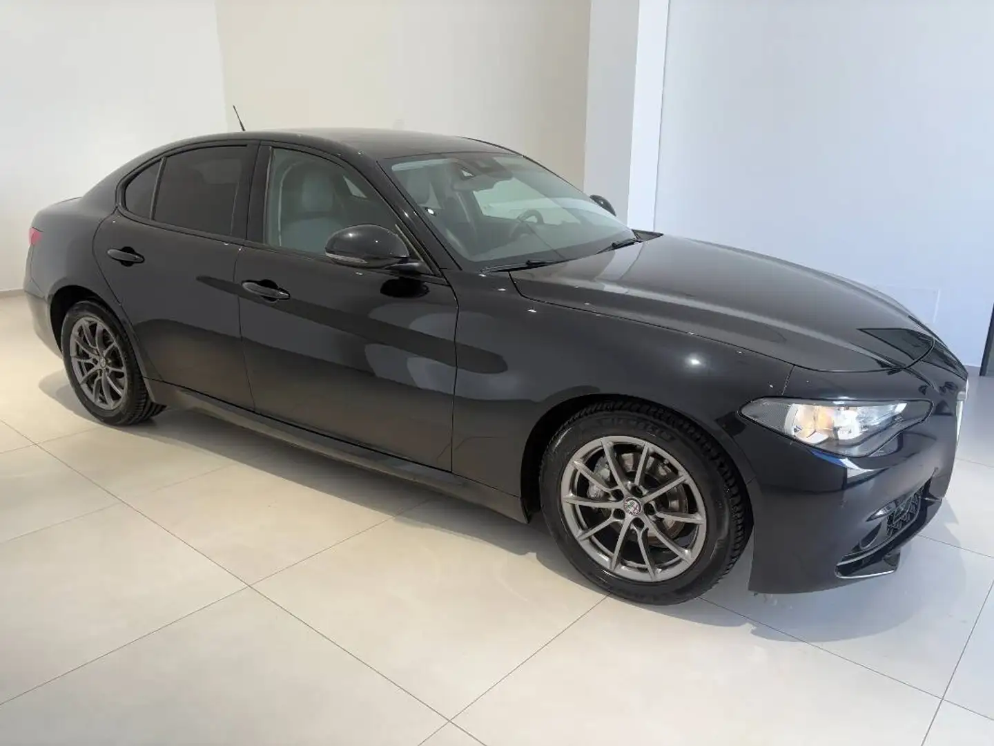 Alfa Romeo Giulia 2.2 t Super 180cv Nero - 1
