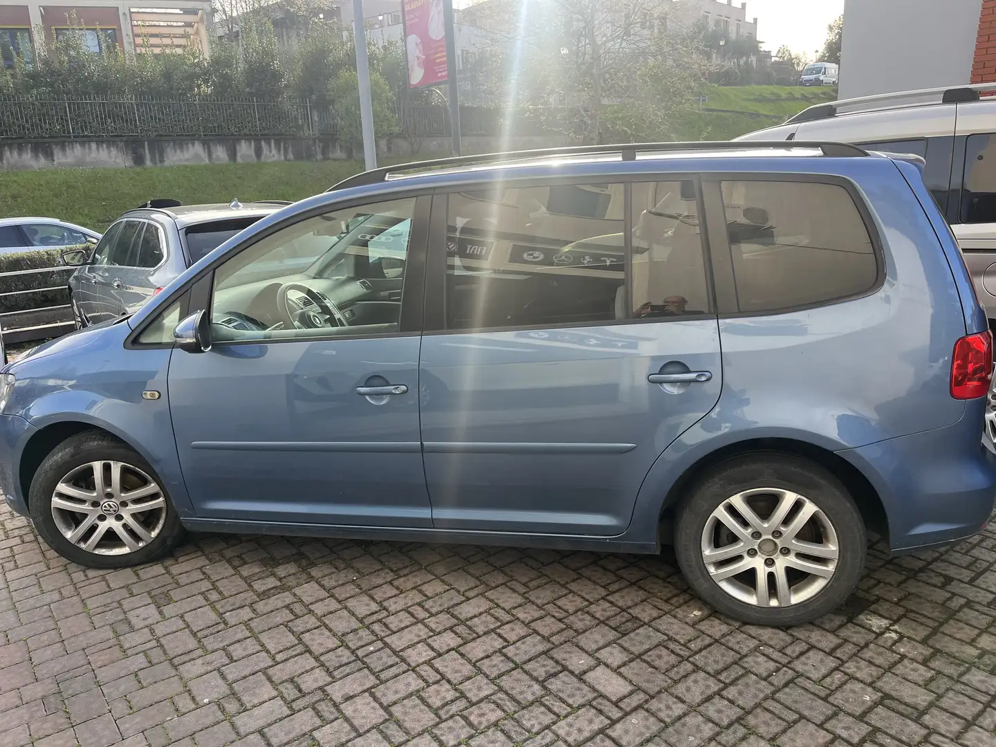 Volkswagen Touran 1.6 businnes tdi dsg Comfortline Blu/Azzurro - 1