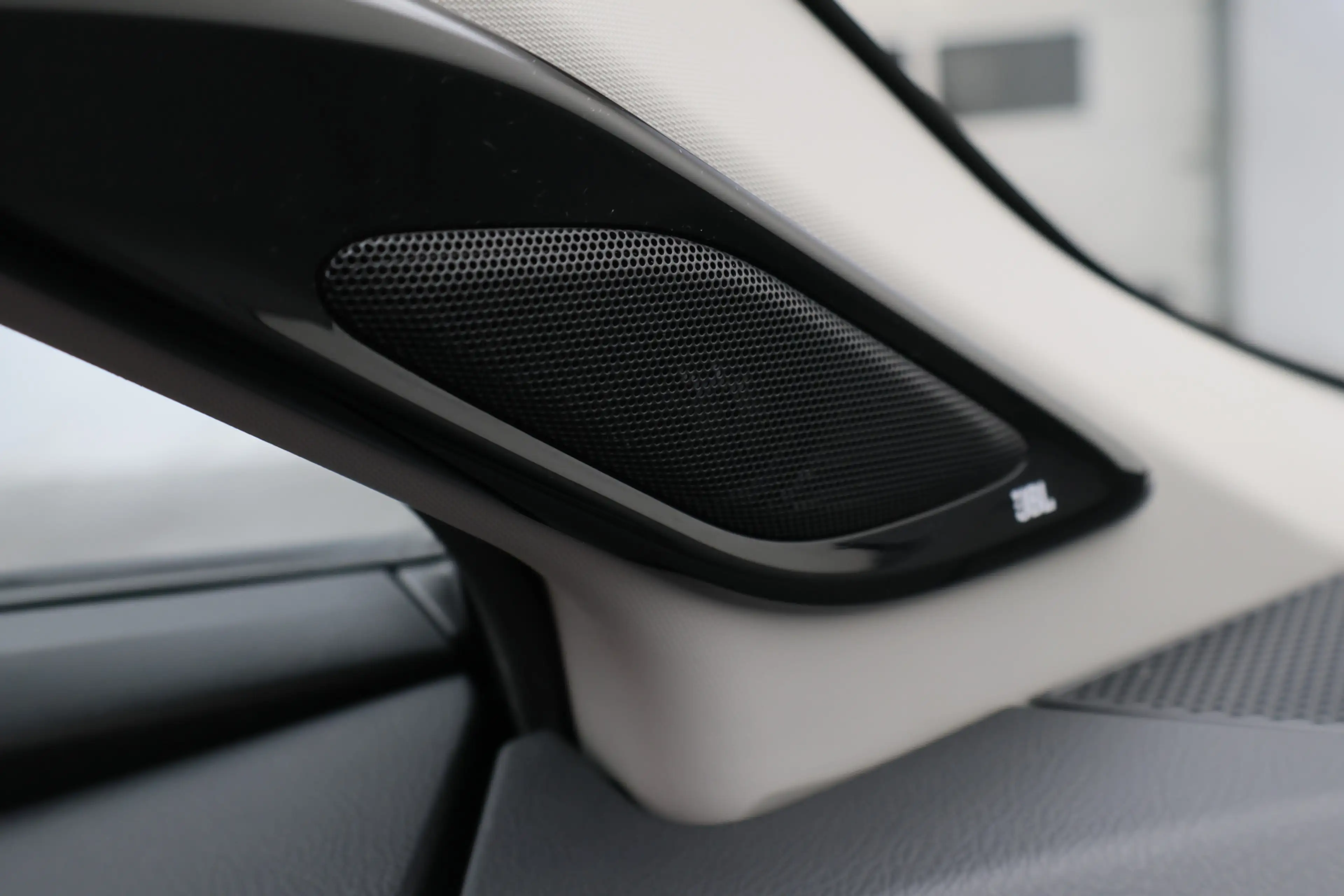 Toyota C-HR 1.8 Hybrid Style — photo 33