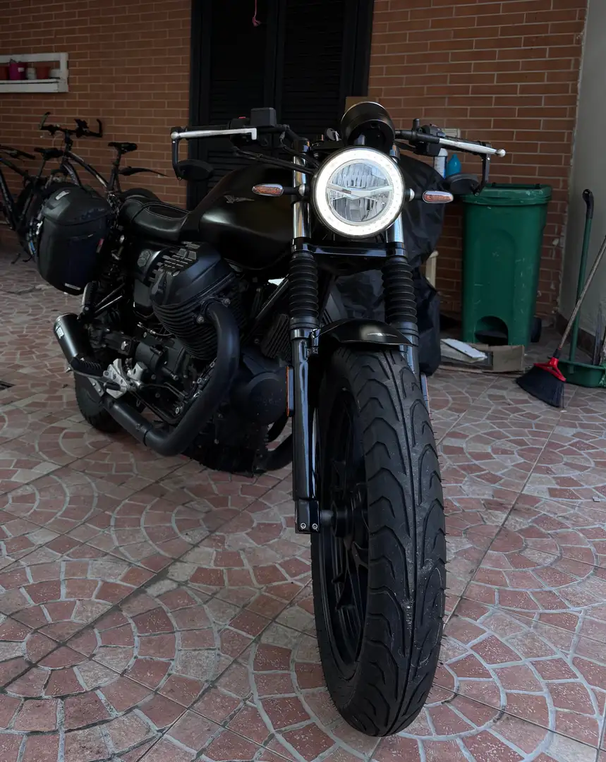 Moto Guzzi V 7 Moto Guzzi V7III stone Night Pack - 1