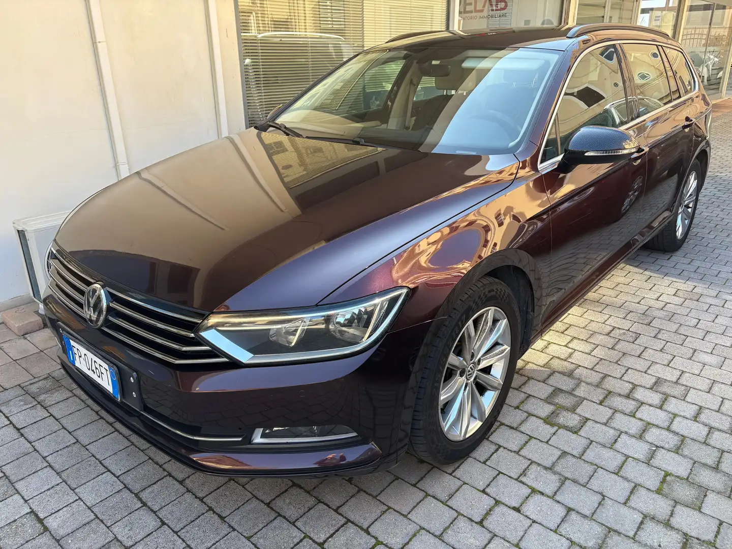 Volkswagen Passat Variant Passat VIII 2015 Variant 1.6 tdi Comfort 120cv dsg Burdeos - 1