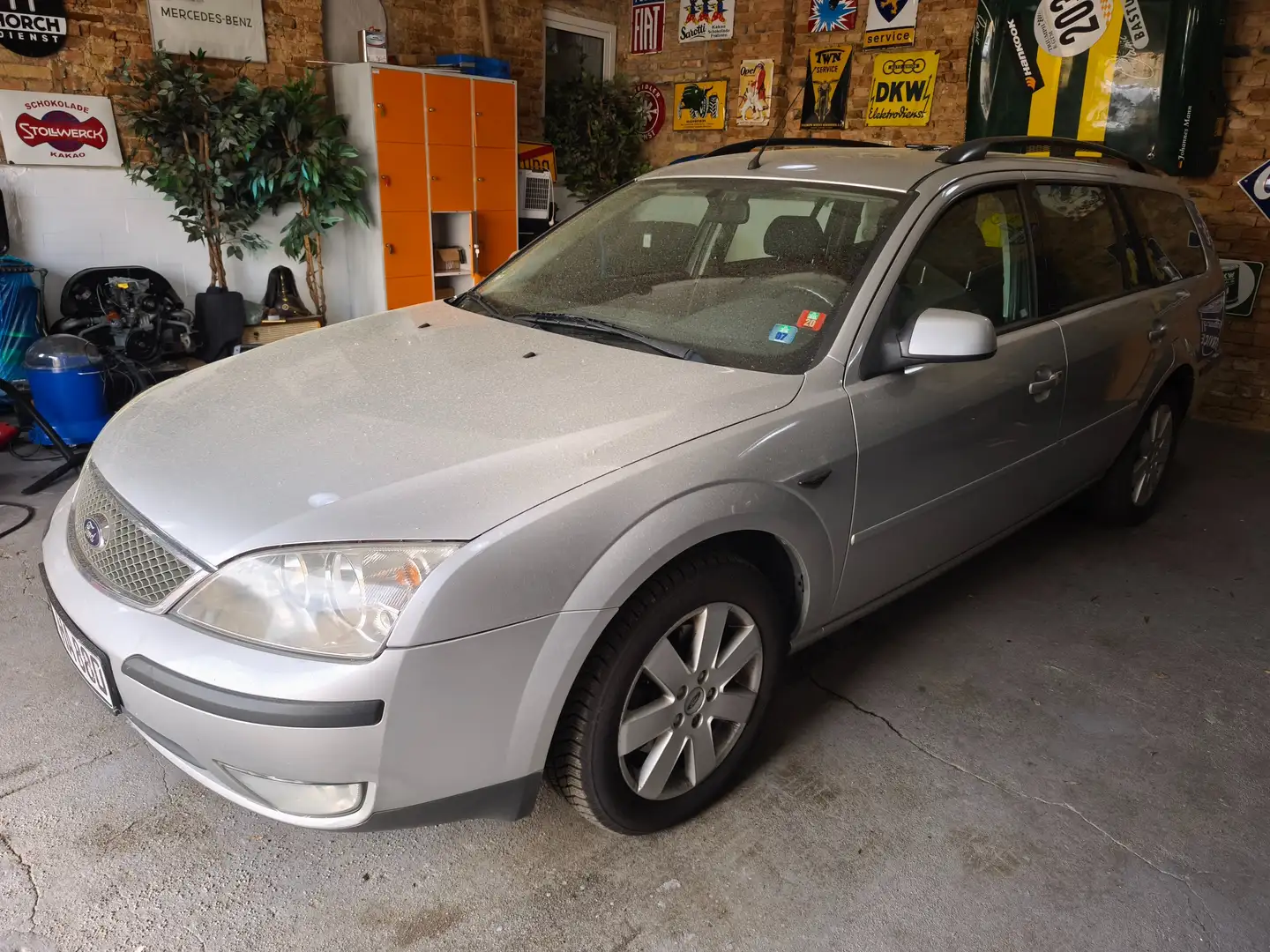 Ford Mondeo 2.0 Turnier TDCi Ambiente Plateado - 1