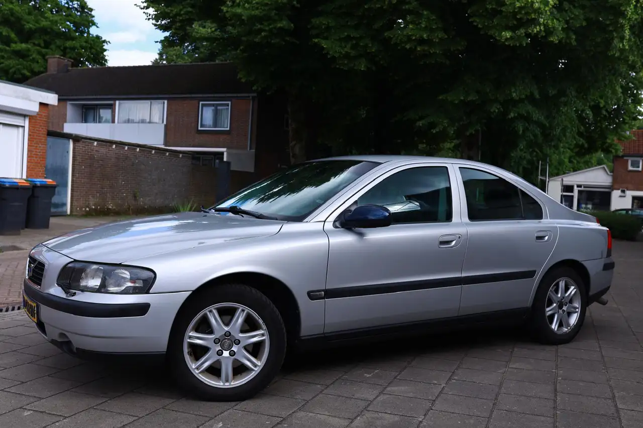Volvo S60 2.4, foto 2