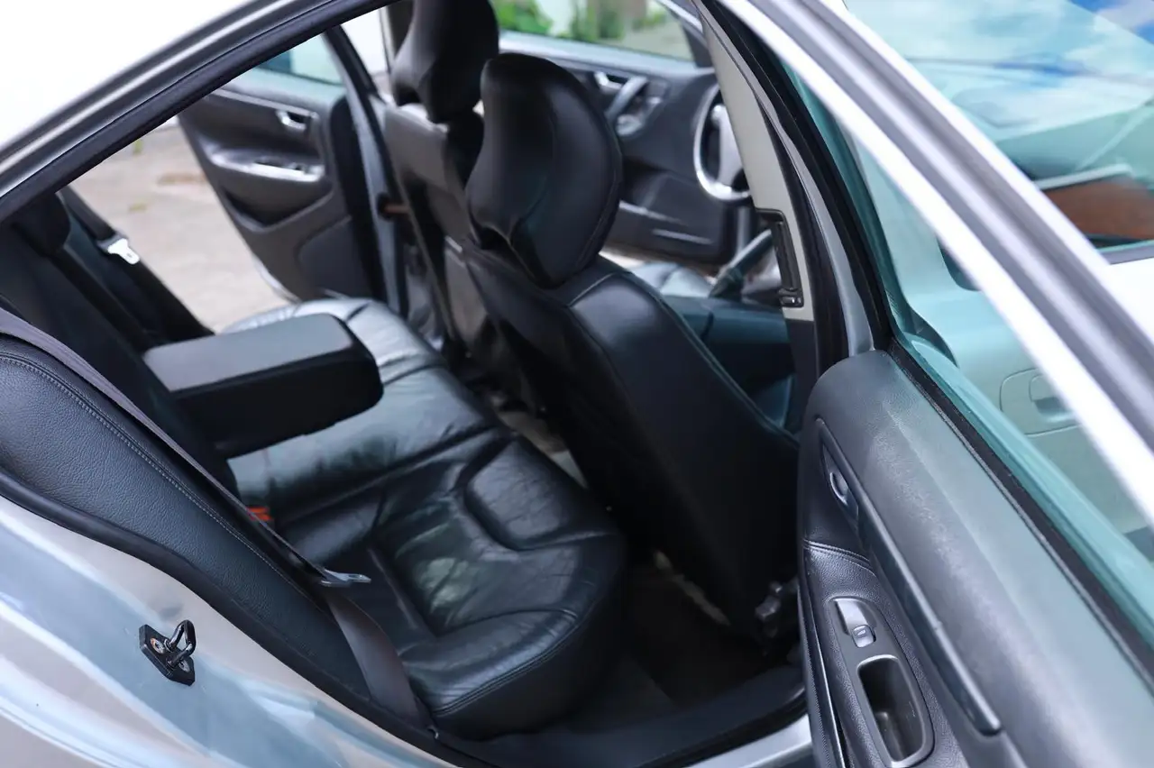 Volvo S60 2.4, foto 8