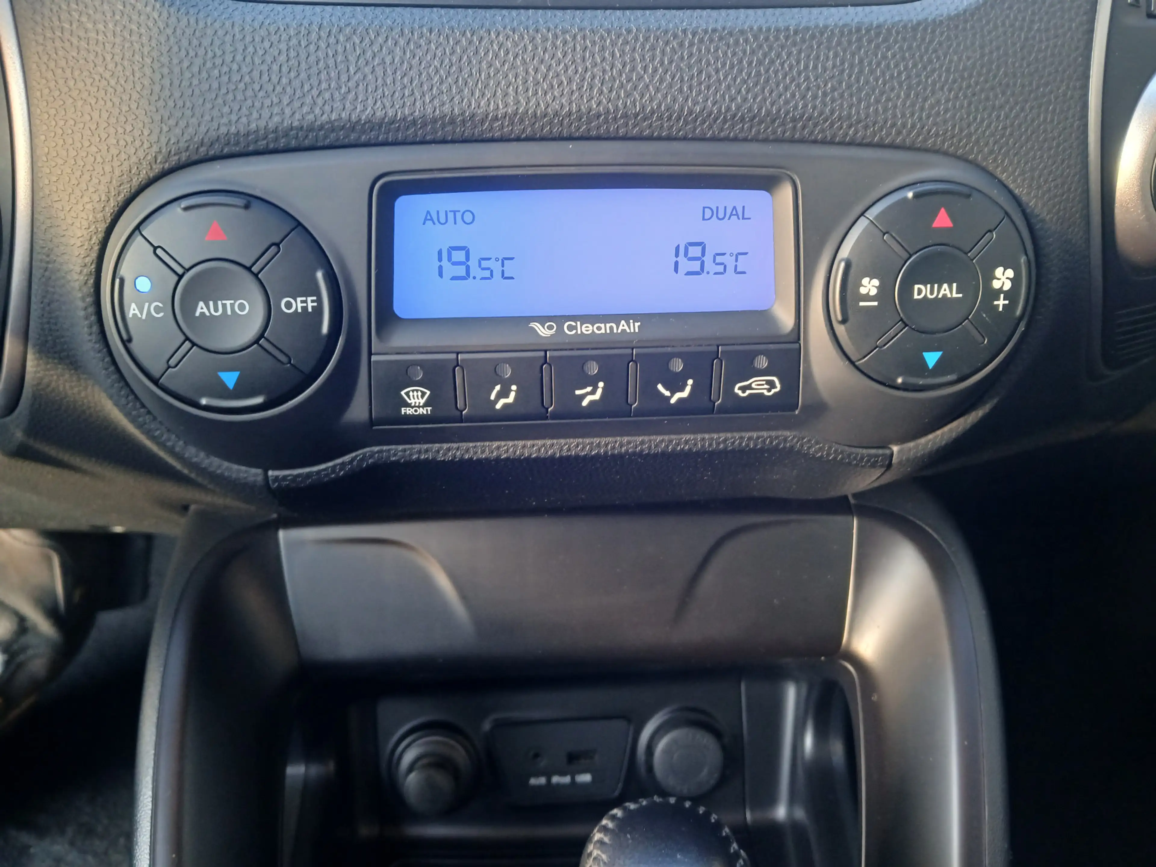 Hyundai iX35 2.0i Dynamic — photo 11