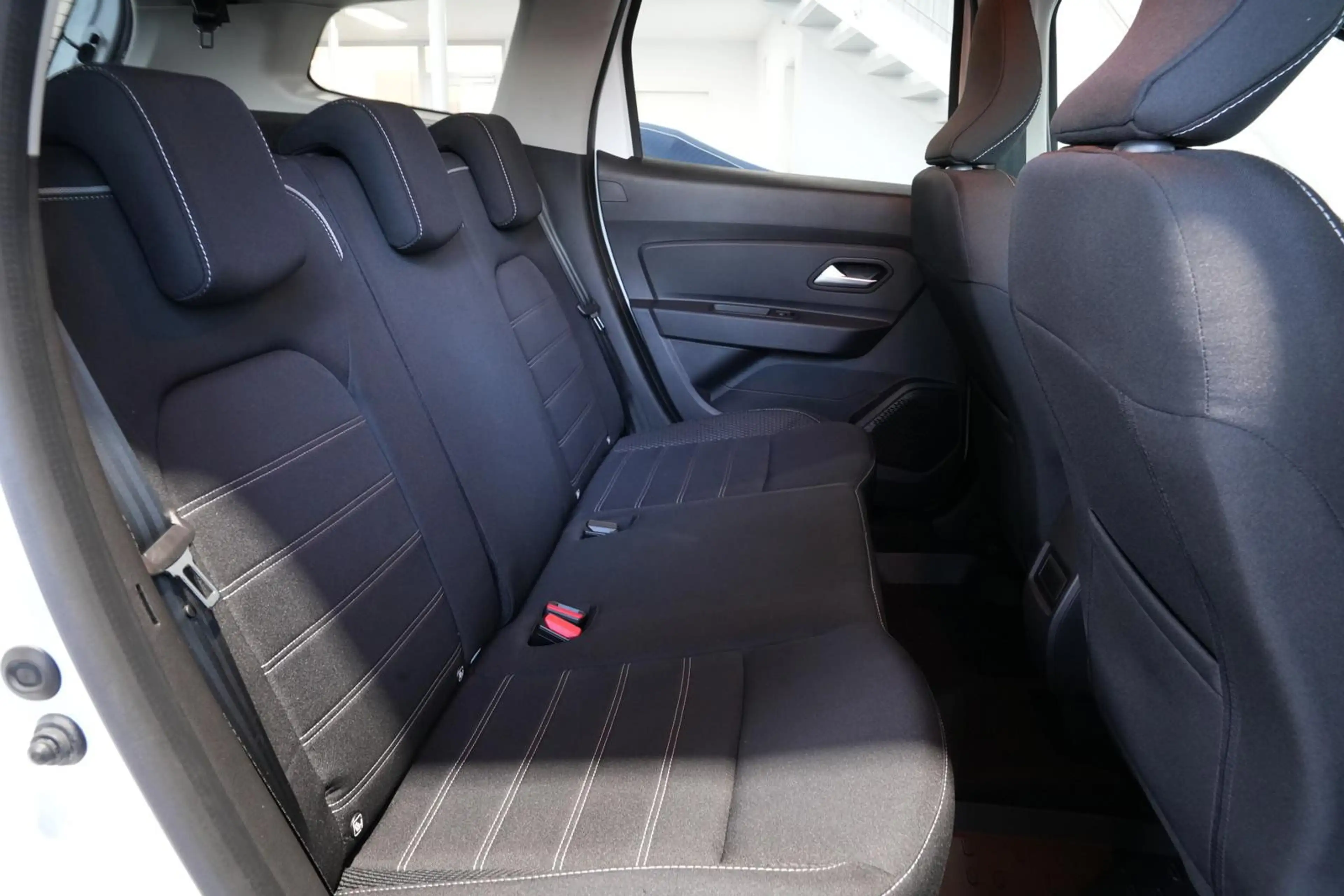 Dacia Duster II Prestige *AUT*NAV*LED* — photo 13