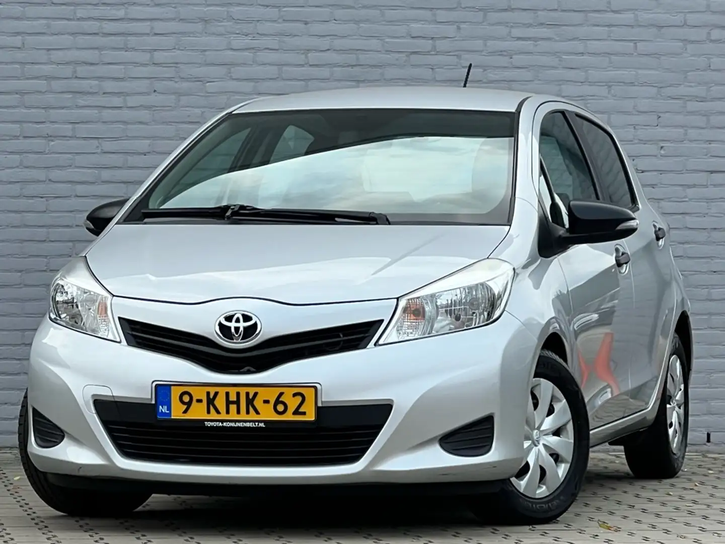 Toyota Yaris 1.4 D-4D-F Comfort 5-deurs | Trekhaak | 4S banden Grijs - 2