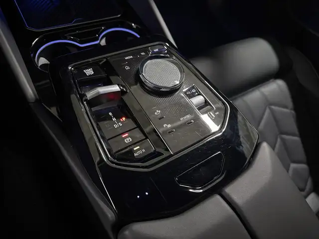 BMW 5 Series view 15