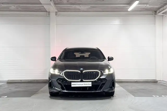 BMW 5 Series view 5