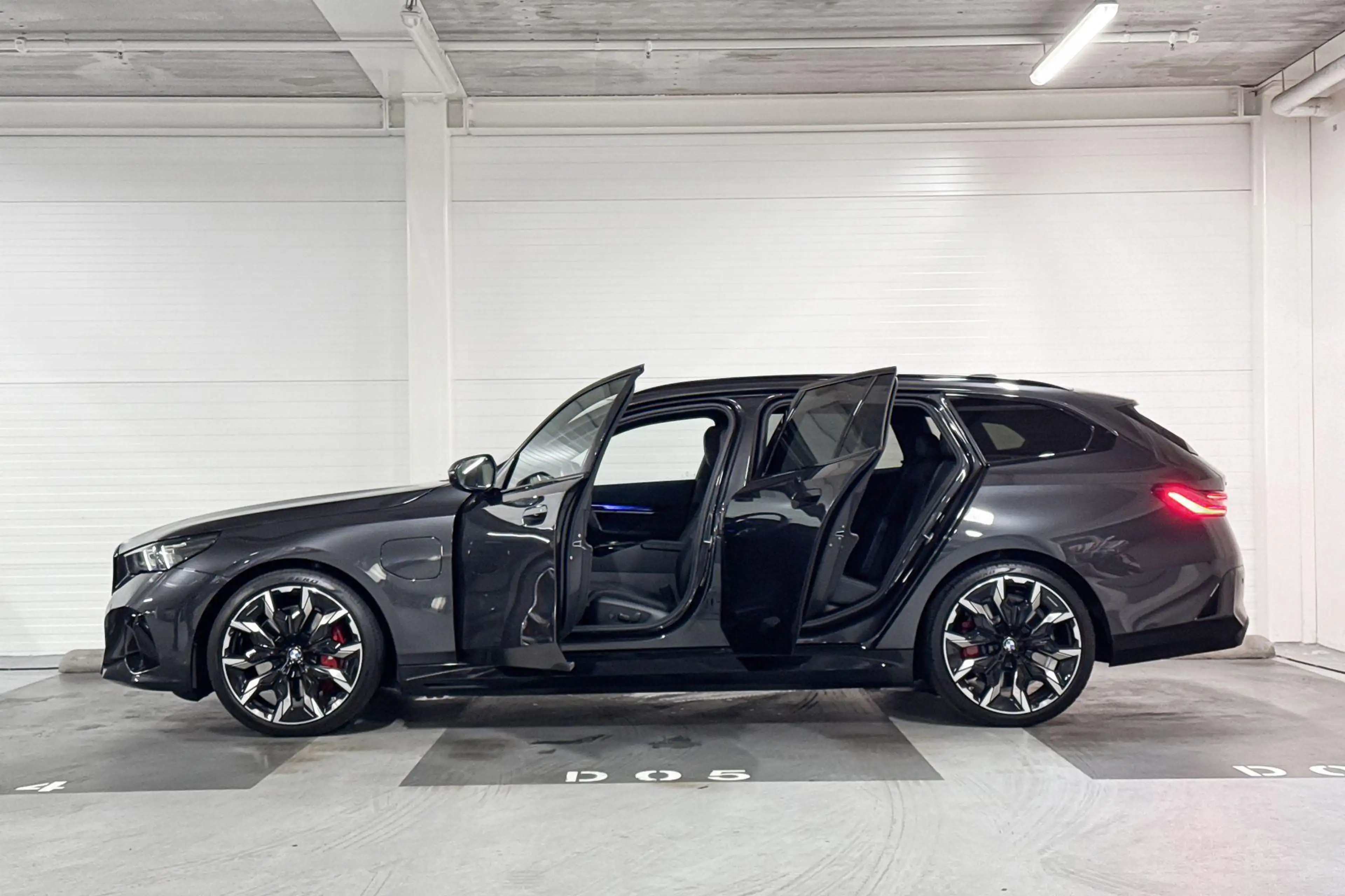 BMW 550 5 Serie Touring 550e xDrive | Bowers & Wilkins | I — photo 3