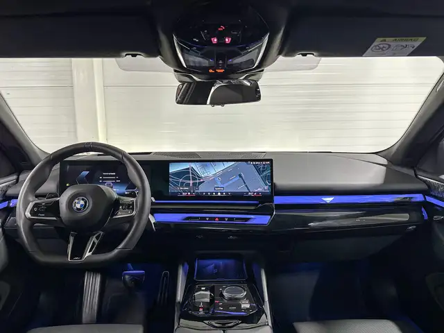 BMW 5 Series view 11