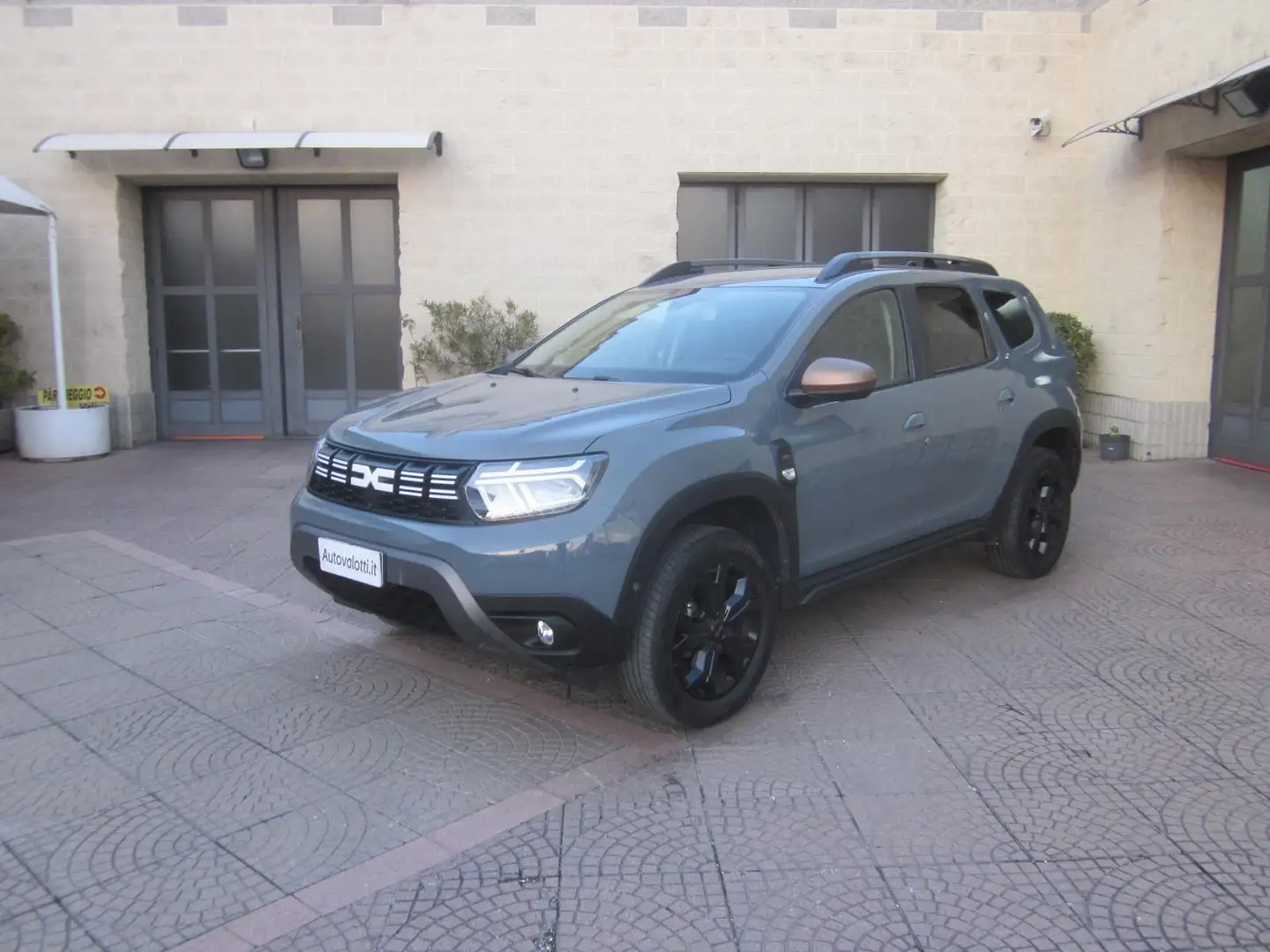 Dacia Duster 1.0 TCe GPL 4x2 Extreme NESSUN VINCOLO Gris - 1
