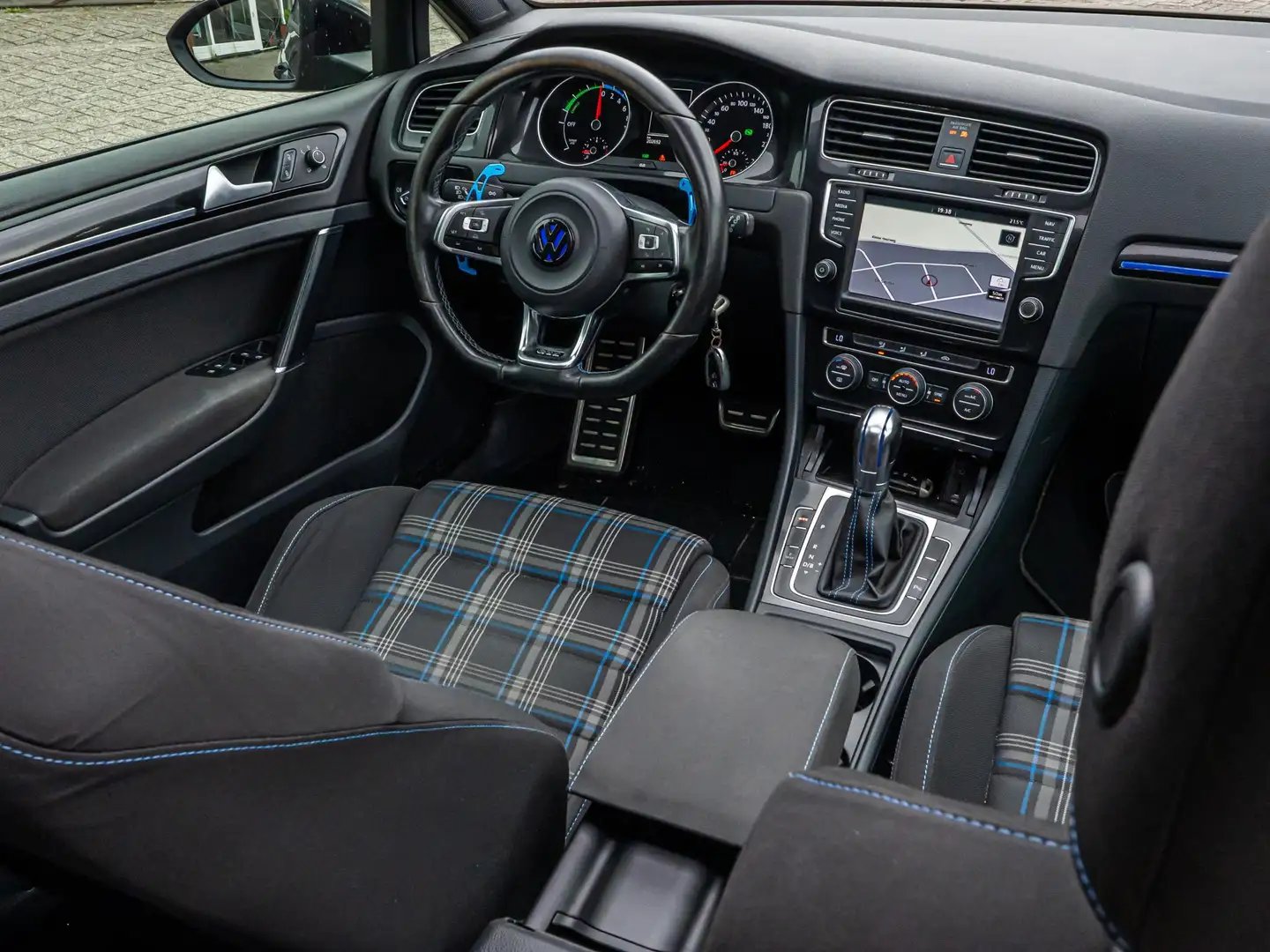 Volkswagen Golf GTE 1.4 TSI Pano Executive Plus Noir - 2