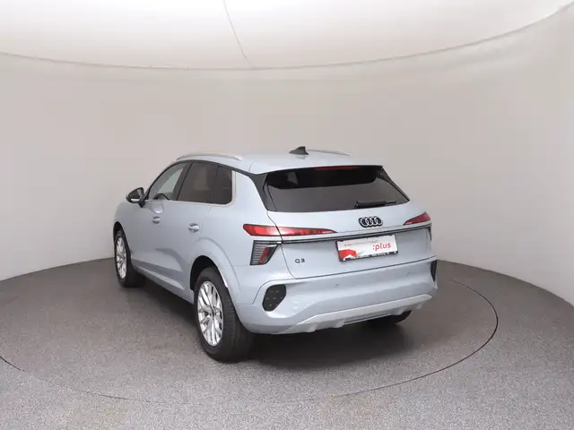 Audi Q3 view 5