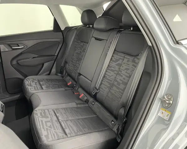 Audi Q3 view 11