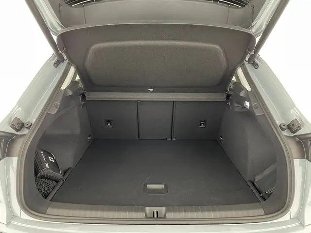 Audi Q3 view 7