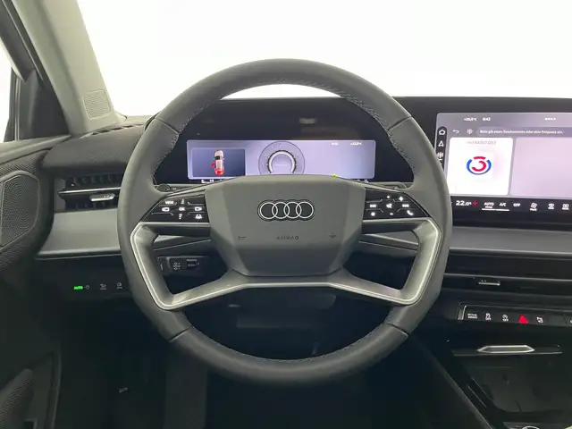 Audi Q3 view 13