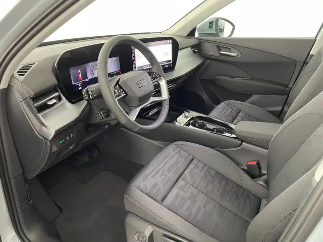 Audi Q3 view 8
