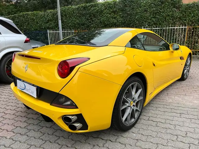 Ferrari California view 6