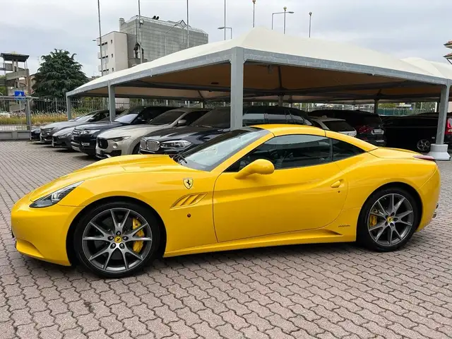 Ferrari California view 12