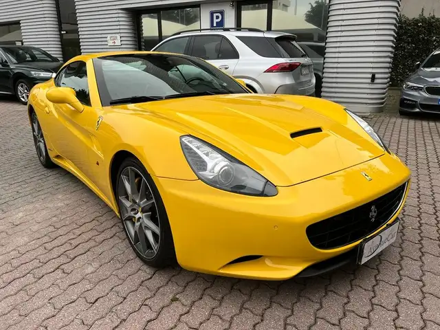 Ferrari California view 4