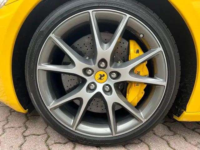 Ferrari California view 15