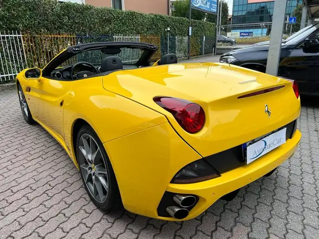 Ferrari California view 11