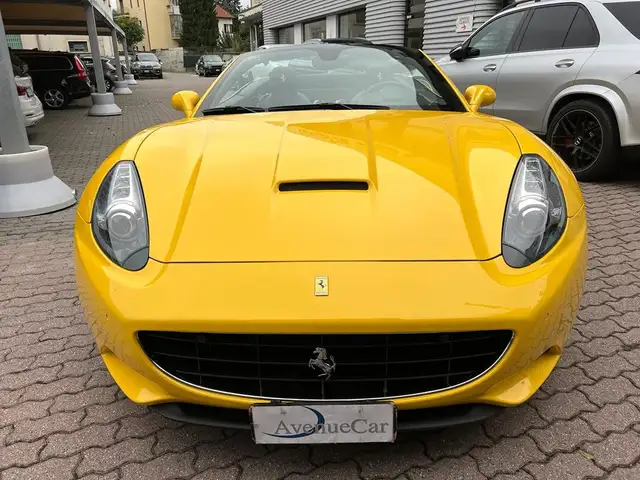 Ferrari California view 3