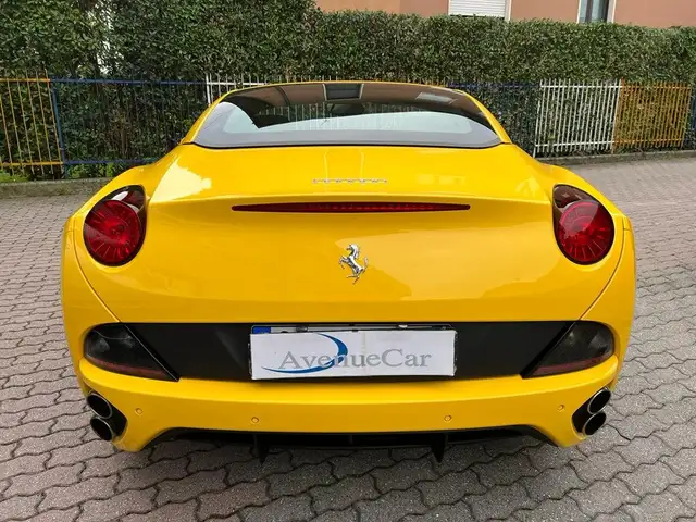 Ferrari California view 8