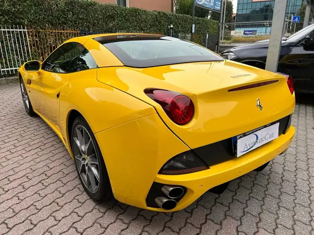 Ferrari California view 10