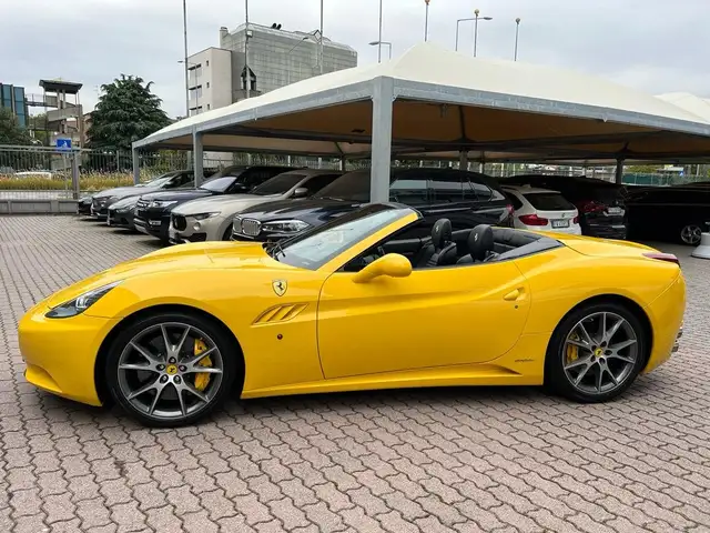 Ferrari California view 13