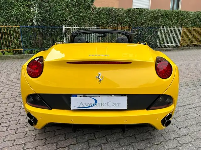 Ferrari California view 9