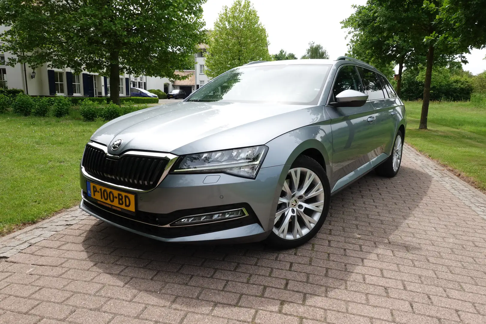 Skoda Superb Combi 1.5 TSI ACT Business Edition Plus | Stoelver Gris - 1