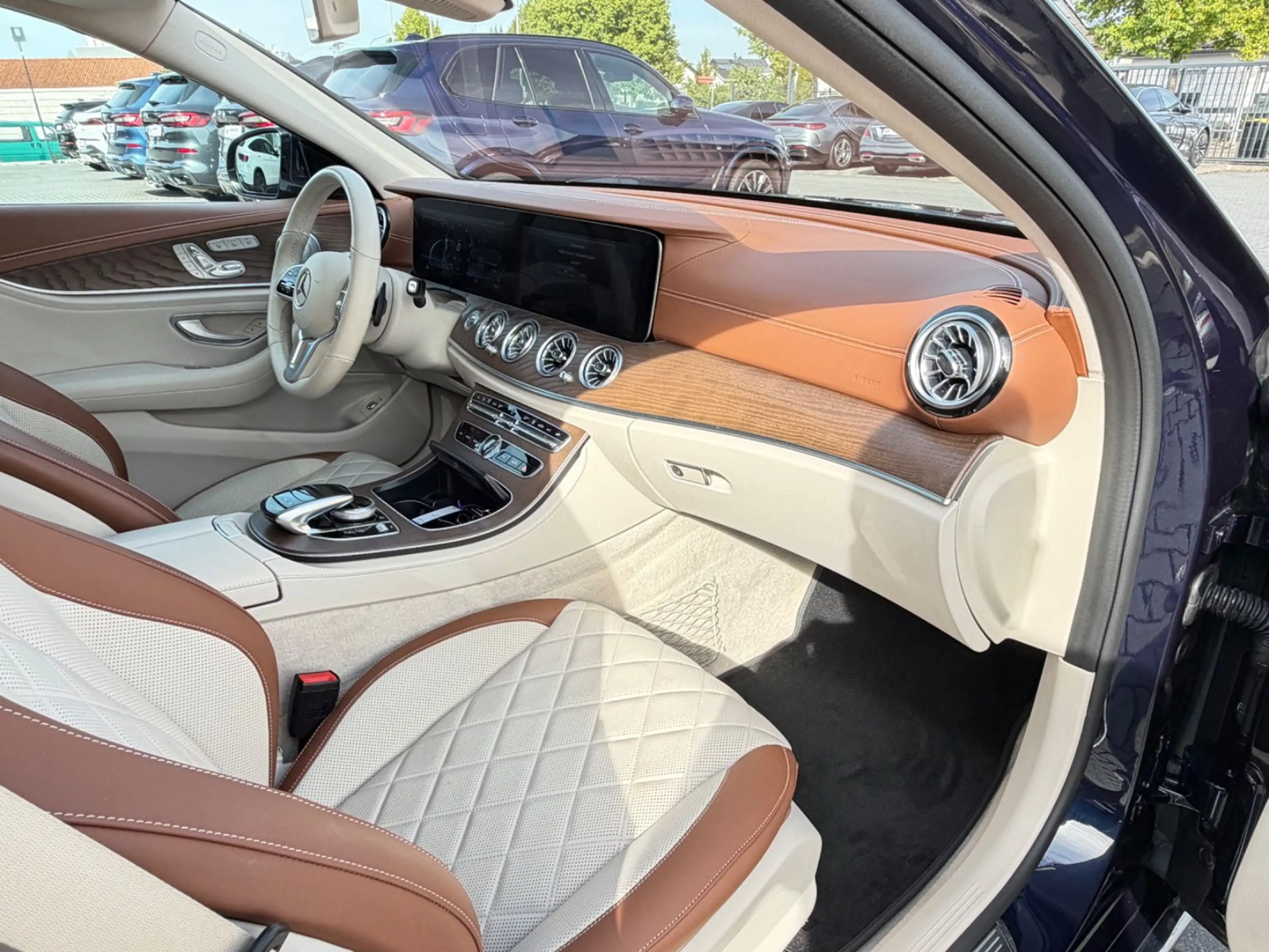 Mercedes-Benz E 400 E400d*4M*DESIGNO-PAKET*HUD*ACC*360*AHK*BURMESTER — photo 6