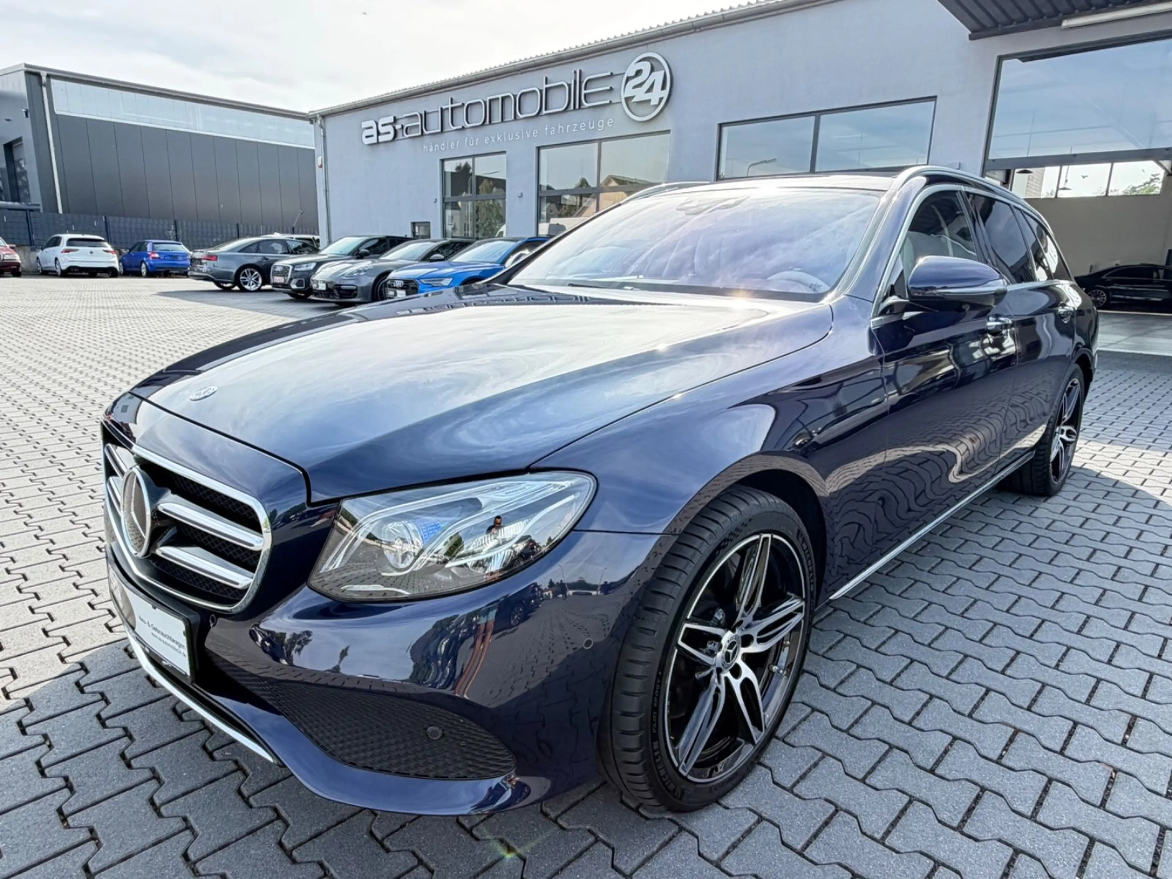 Mercedes-Benz E 400 E400d*4M*DESIGNO-PAKET*HUD*ACC*360*AHK*BURMESTER