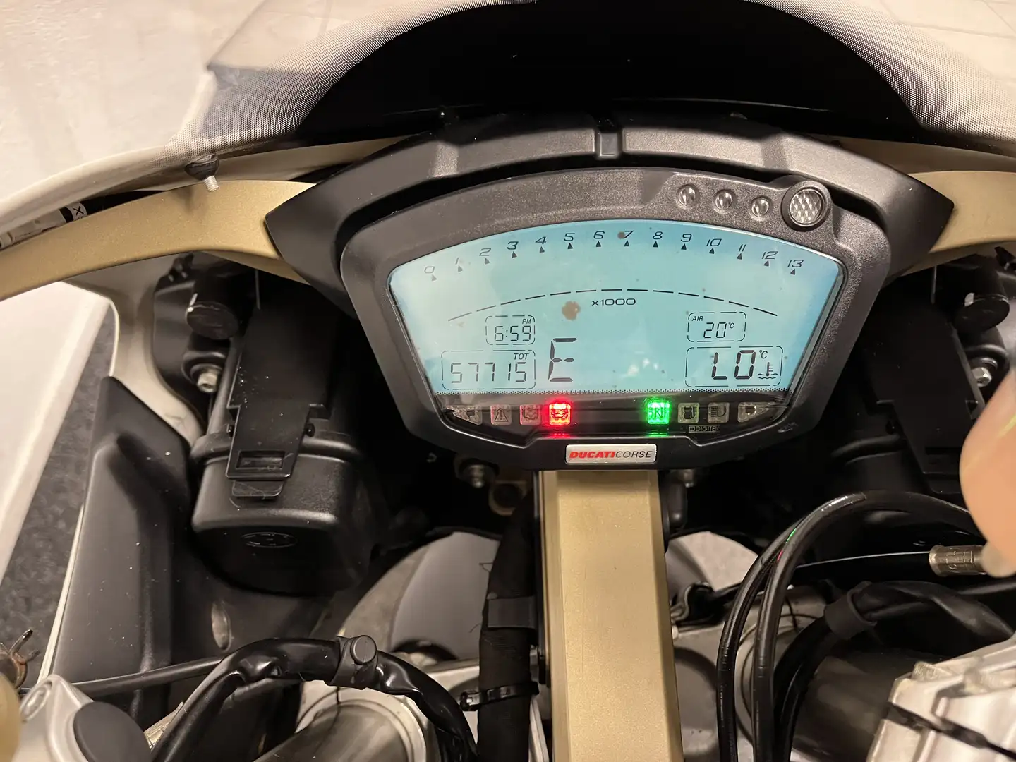 Ducati 848 Wit - 2