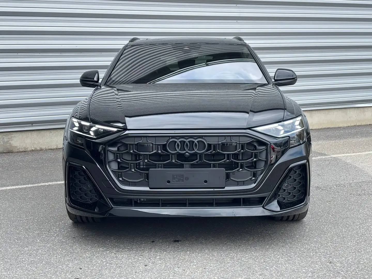 Audi Q8 50 TDI quattro Schwarz - 2