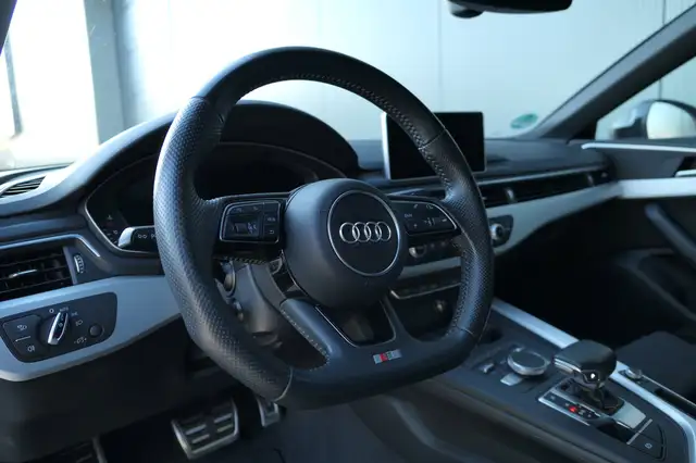 Audi A5 view 4