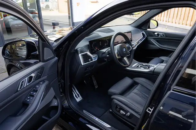BMW X5 view 3