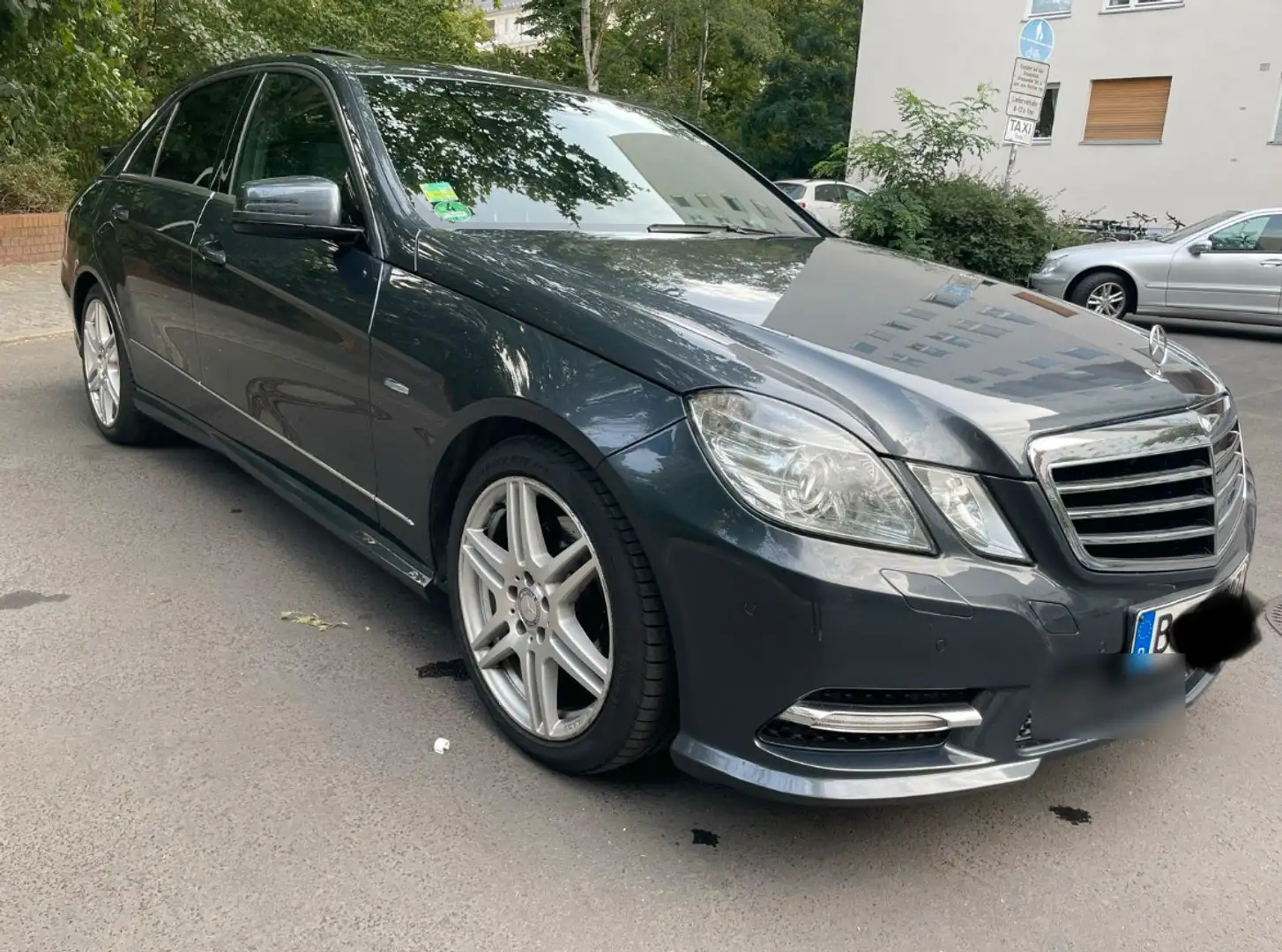Mercedes-Benz E 220 CDI DPF BlueEFFICIENCY 7G-TRONIC Avantgarde Grau - 1