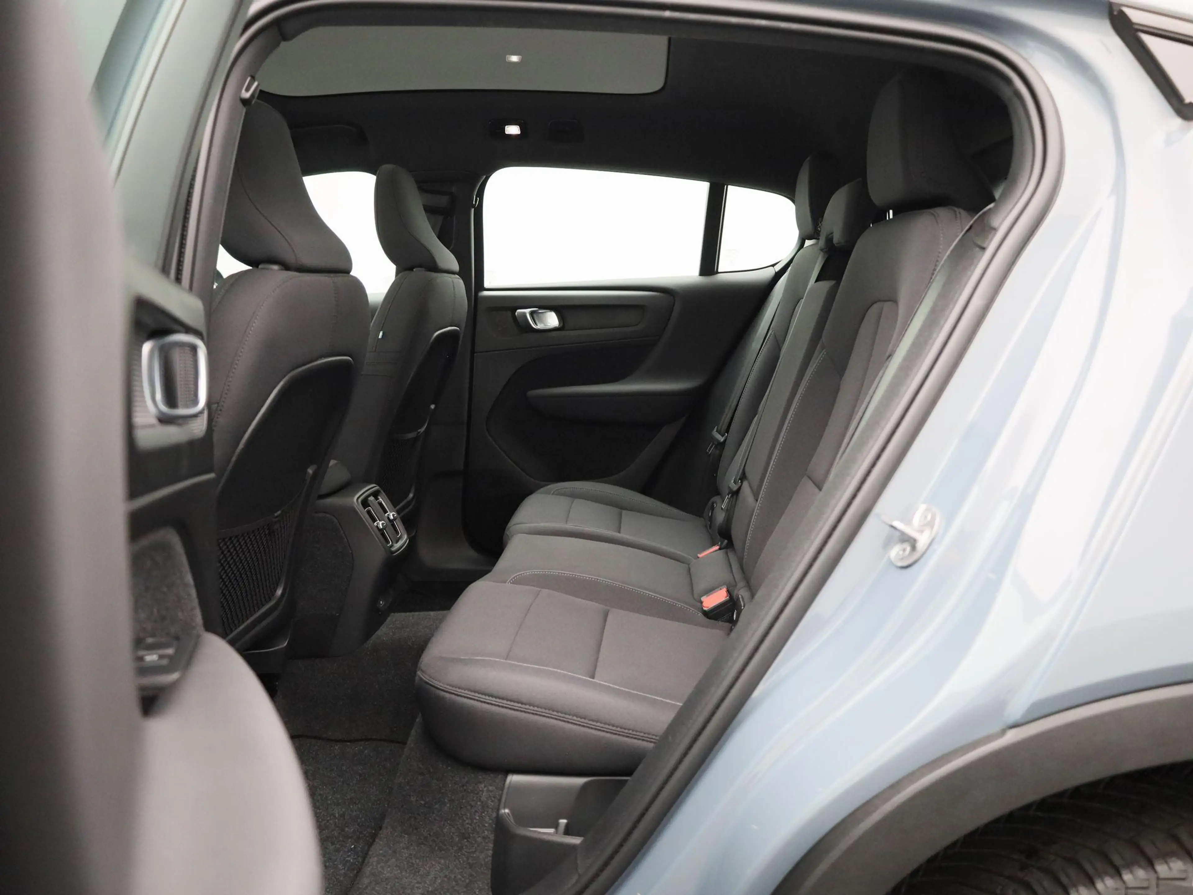 Volvo C40 Recharge Core | 69kWh | Apple Carplay / Android Au — photo 12
