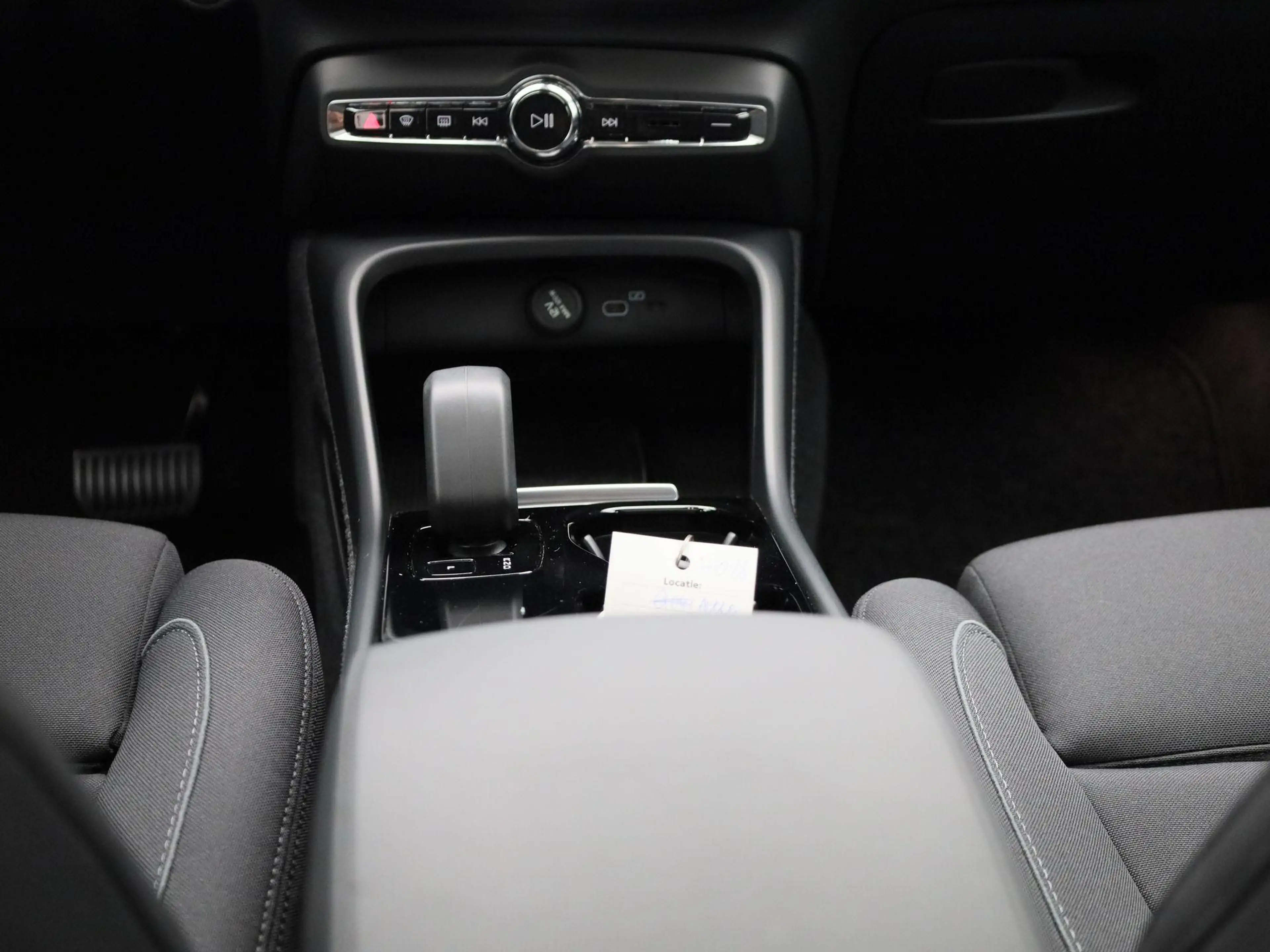 Volvo C40 Recharge Core | 69kWh | Apple Carplay / Android Au — photo 10