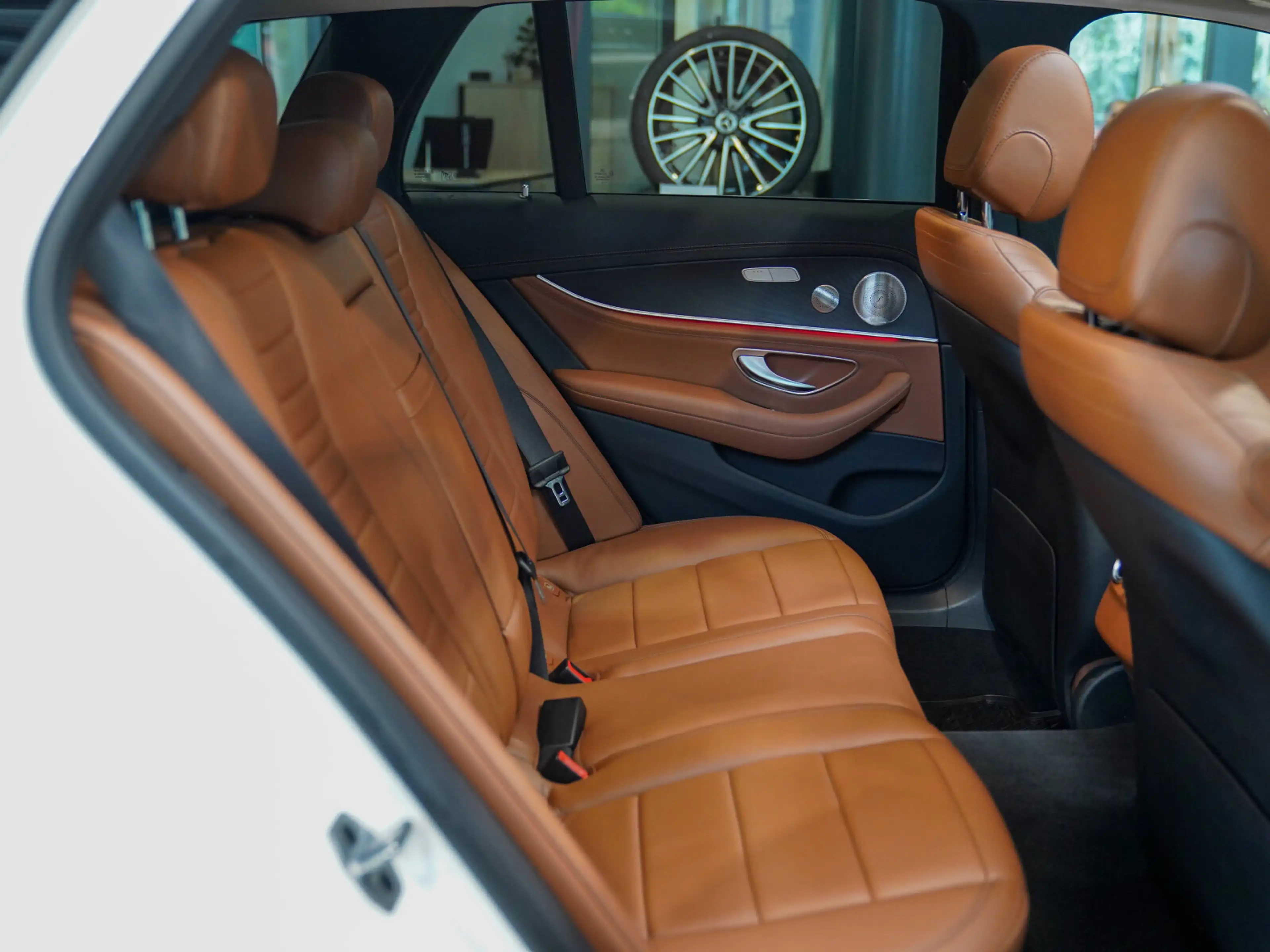 Mercedes-Benz E 450 E 450 T 4M AMG Line sattelbraun Pano Burmester — photo 12