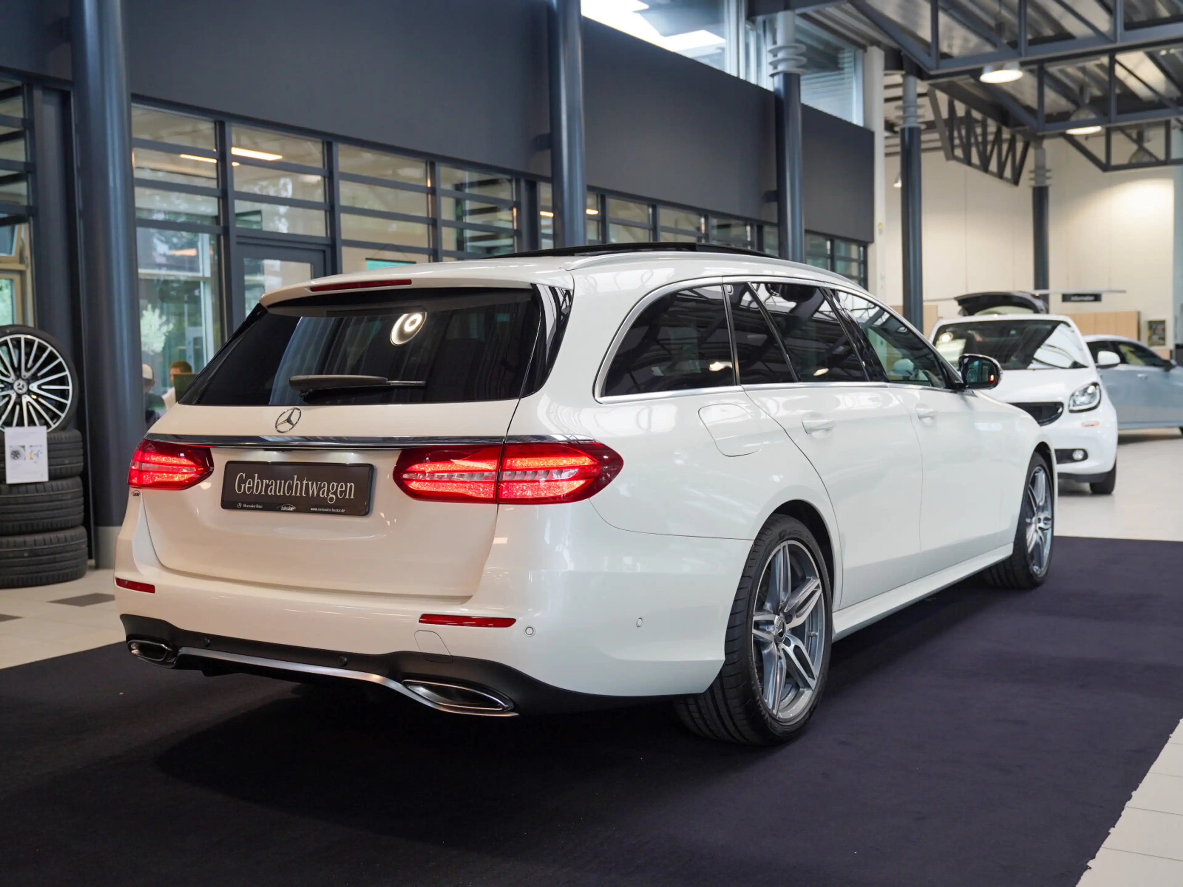 Mercedes-Benz E 450 E 450 T 4M AMG Line sattelbraun Pano Burmester — photo 3
